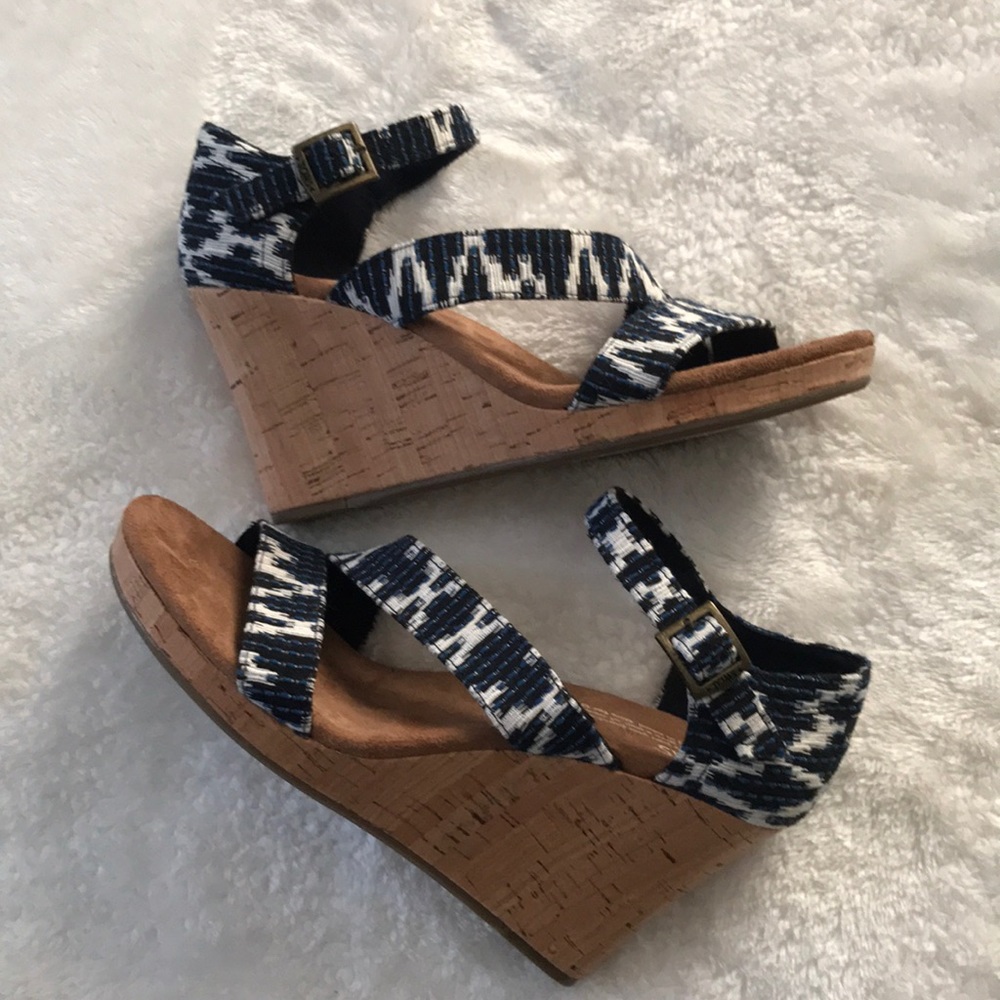 TOMS Wedge Heals